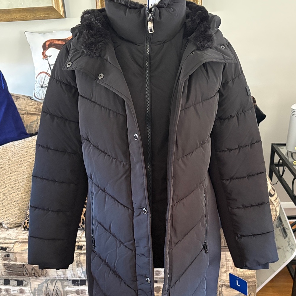 NEWBlack Women's Puffer Coat wFaux-Fur Trim/hood  Andrew Marc size large warm!